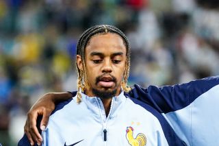 Mercato : Ça balance sur Barcola au PSG… Transfert en vue ?