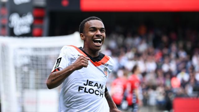 Mercato : Le PSG se frotte les mains, ce crack de 19 ans se rapproche du club…